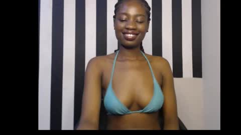 Snapshot of ebony_petitequeen chatting on October 18, 9:59 pm Ella online show from October 18, 9:59 pm