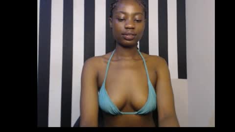 Snapshot of ebony_petitequeen chatting on October 19, 10:05 am Ella online show from October 19, 10:05 am