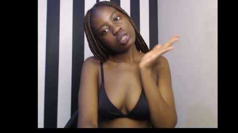 Snapshot of ebony_petitequeen chatting on October 21, 10:32 pm Ella online show from October 21, 10:32 pm