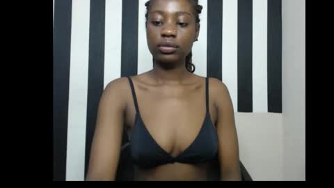 Snapshot of ebony_petitequeen chatting on November 4, 11:31 am Ella online show from November 4, 11:31 am