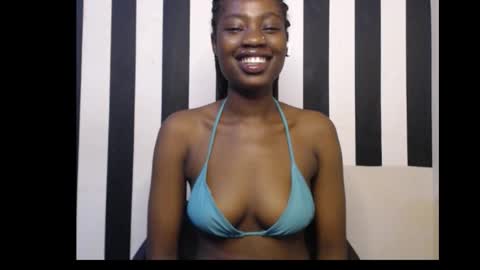 Snapshot of ebony_petitequeen chatting on November 5, 12:27 pm Ella online show from November 5, 12:27 pm