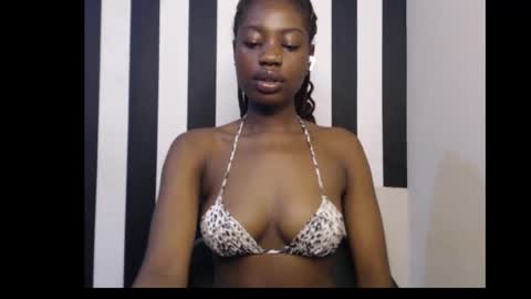Snapshot of ebony_petitequeen chatting on November 11, 8:47 am Ella online show from November 11, 8:47 am