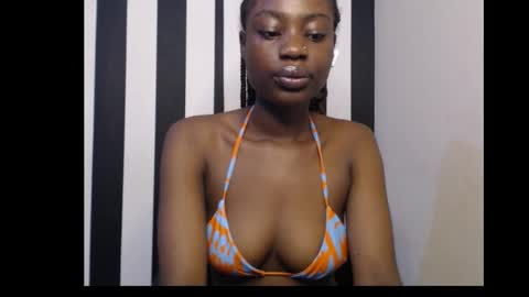 Snapshot of ebony_petitequeen chatting on November 12, 11:32 am Ella online show from November 12, 11:32 am