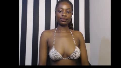 Snapshot of ebony_petitequeen chatting on November 15, 1:18 pm Ella online show from November 15, 1:18 pm