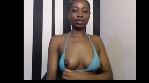 Snapshot of ebony_petitequeen chatting on November 21, 9:24 pm Ella online show from November 21, 9:24 pm