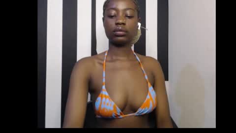 Snapshot of ebony_petitequeen chatting on November 22, 9:30 am Ella online show from November 22, 9:30 am