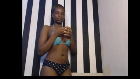 Snapshot of ebony_petitequeen chatting on November 29, 8:45 pm Ella online show from November 29, 8:45 pm