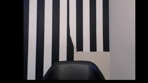 Snapshot of ebony_petitequeen chatting on December 1, 11:43 pm Ella online show from December 1, 11:43 pm