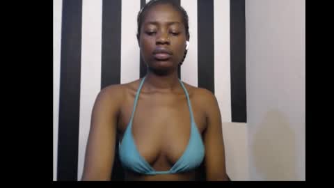 Snapshot of ebony_petitequeen chatting on December 16, 12:54 pm Ella online show from December 16, 12:54 pm