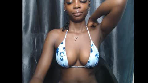 Snapshot of ebony_petitequeen chatting on March 9, 7:34 am Ella online show from March 9, 7:34 am