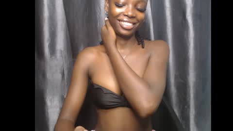 Snapshot of ebony_petitequeen chatting on March 12, 7:03 am Ella online show from March 12, 7:03 am