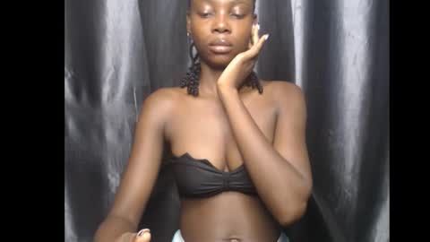 Snapshot of ebony_petitequeen chatting on March 22, 6:39 am Ella online show from March 22, 6:39 am