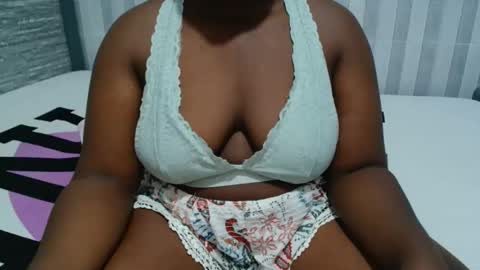 Snapshot of ebony_sabrina chatting on February 19, 7:15 am Sabrina online show from February 19, 7:15 am