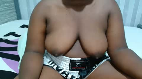 Snapshot of ebony_sabrina chatting on April 9, 6:52 am Sabrina online show from April 9, 6:52 am