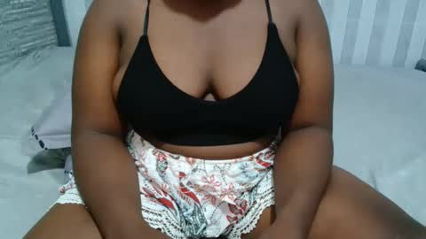 Snapshot of ebony_sabrina chatting on April 28, 9:14 am Sabrina online show from April 28, 9:14 am