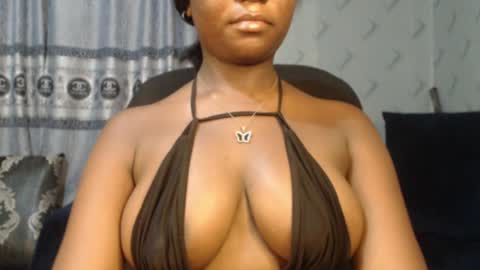 Snapshot of ebony_sexy_queen chatting on December 17, 7:04 pm Racheal online show from December 17, 7:04 pm