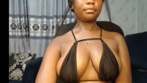 Snapshot of ebony_sexy_queen chatting on December 19, 6:23 pm Racheal online show from December 19, 6:23 pm