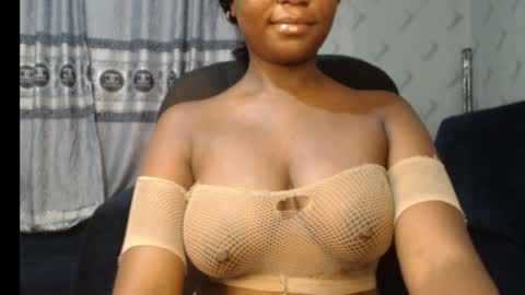 Snapshot of ebony_sexy_queen chatting on December 25, 6:52 am Racheal online show from December 25, 6:52 am