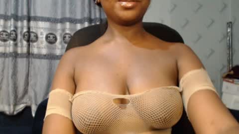 Snapshot of ebony_sexy_queen chatting on December 29, 6:49 pm Racheal online show from December 29, 6:49 pm