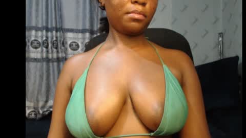 Snapshot of ebony_sexy_queen chatting on January 4, 9:41 pm Racheal online show from January 4, 9:41 pm