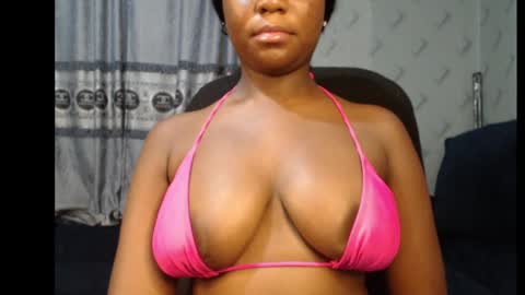 Snapshot of ebony_sexy_queen chatting on January 7, 7:28 pm Racheal online show from January 7, 7:28 pm