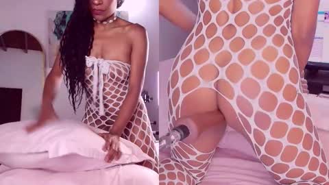 Snapshot of ebony_skyee chatting on October 14, 1:45 pm SKYE online show from October 14, 1:45 pm