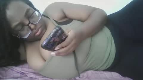 Snapshot of ebonybigtitqueen0 chatting on September 14, 2:54 am ebonybigtitqueen0 online show from September 14, 2:54 am