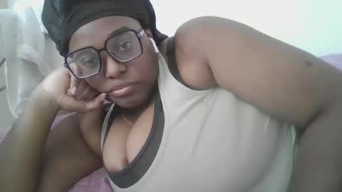 Snapshot of ebonybigtitqueen0 chatting on September 14, 3:00 pm ebonybigtitqueen0 online show from September 14, 3:00 pm