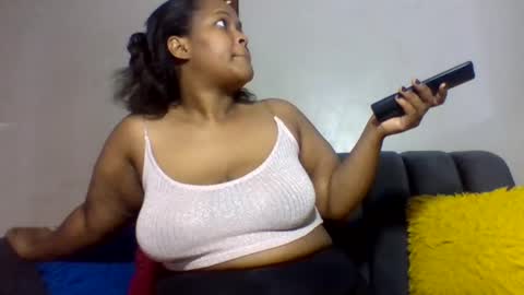 Snapshot of ebonybooty_asssxxx chatting on January 10, 8:49 am thickbea online show from January 10, 8:49 am