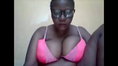 Snapshot of ebonybussy chatting on November 4, 8:13 am MAMITO online show from November 4, 8:13 am