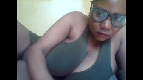 Snapshot of ebonybussy chatting on December 19, 12:01 pm MAMITO online show from December 19, 12:01 pm