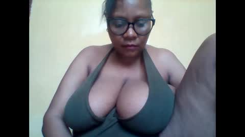 Snapshot of ebonybussy chatting on January 13, 11:37 am MAMITO online show from January 13, 11:37 am