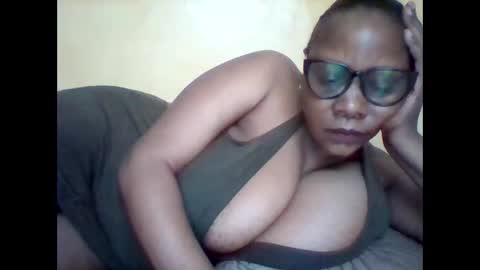 Snapshot of ebonybussy chatting on February 1, 7:40 am MAMITO online show from February 1, 7:40 am