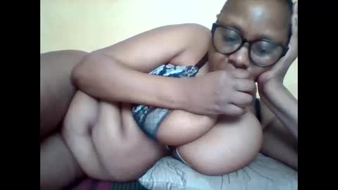 Snapshot of ebonybussy chatting on February 2, 7:29 am MAMITO online show from February 2, 7:29 am