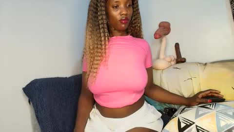 Ebony Melanie online show from May 7, 10:37 pm