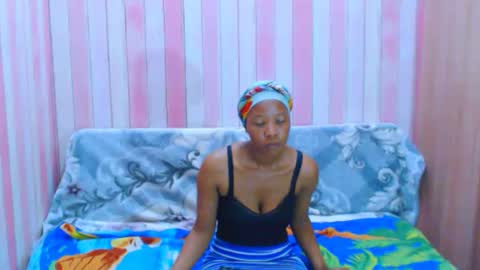 Snapshot of ebonyfirexx chatting on October 13, 4:45 am Life online show from October 13, 4:45 am