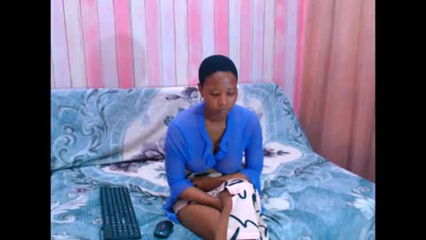 Snapshot of ebonyfirexx chatting on October 22, 6:46 am Life online show from October 22, 6:46 am