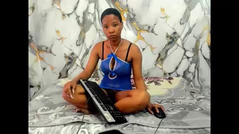 Snapshot of ebonyfirexx chatting on October 29, 6:26 am Life online show from October 29, 6:26 am