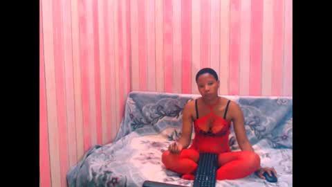 Snapshot of ebonyfirexx chatting on October 31, 5:19 am Life online show from October 31, 5:19 am