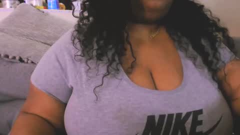 Snapshot of ebonygoddesskira chatting on January 2, 5:07 pm Ebony Goddess Kira online show from January 2, 5:07 pm