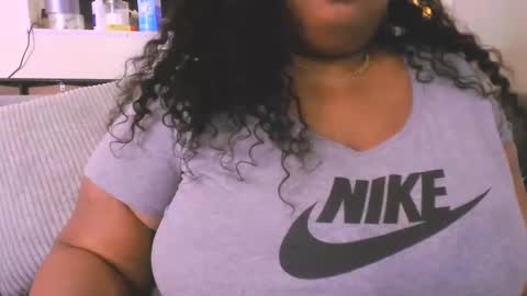 Snapshot of ebonygoddesskira chatting on January 2, 10:11 pm Ebony Goddess Kira online show from January 2, 10:11 pm