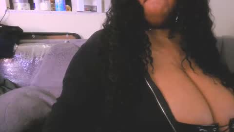 Snapshot of ebonygoddesskira chatting on January 14, 5:01 pm Ebony Goddess Kira online show from January 14, 5:01 pm