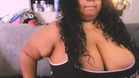 Snapshot of ebonygoddesskira chatting on January 18, 1:08 am Ebony Goddess Kira online show from January 18, 1:08 am