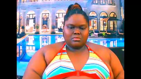 ebonyhotbuns4u2luv online show from April 2, 5:16 am