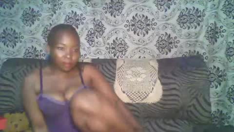 Snapshot of ebonymilf1 chatting on February 18, 12:48 am Tee online show from February 18, 12:48 am
