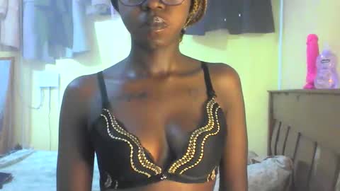 Ebonymuse2 online show from April 20, 7:33 am