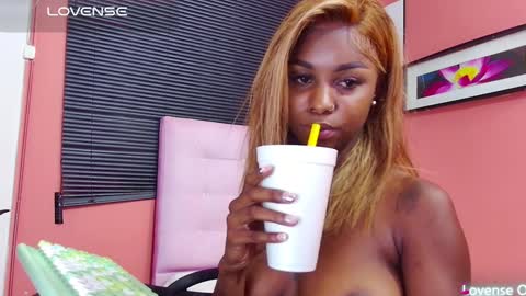 Snapshot of ebonyndsavage chatting on February 1, 12:51 am ebonyndsavage online show from February 1, 12:51 am