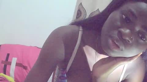 Snapshot of ebonypetiti chatting on September 30, 10:15 pm queen online show from September 30, 10:15 pm