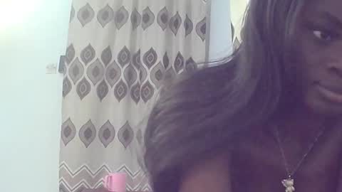 Snapshot of ebonypetiti chatting on October 4, 1:42 pm queen online show from October 4, 1:42 pm