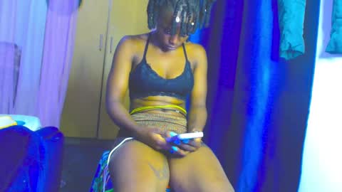 Snapshot of ebonysmilz88 chatting on February 1, 7:05 am ebonysmilz88 online show from February 1, 7:05 am